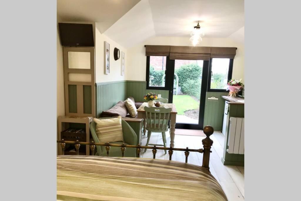 Apartment Melford Allotment Shed-vintage Suffolk *