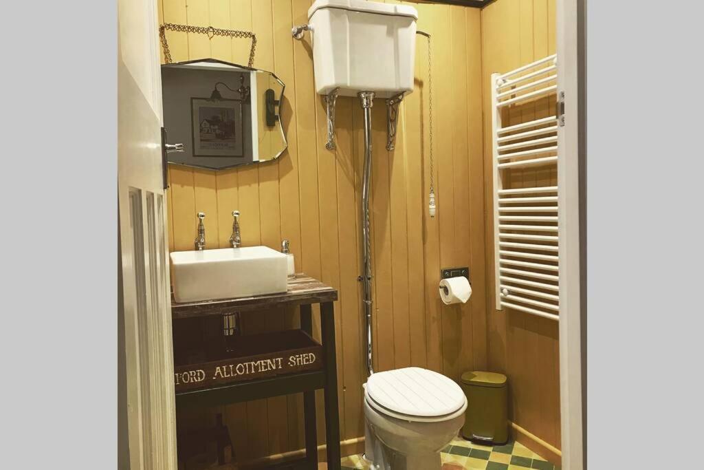 Апартаменты Melford Allotment Shed-vintage Suffolk