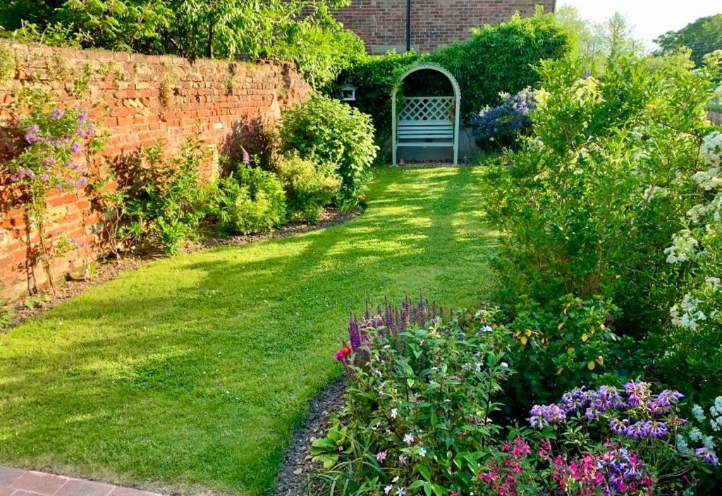 Апартаменты Melford Allotment Shed-vintage Suffolk